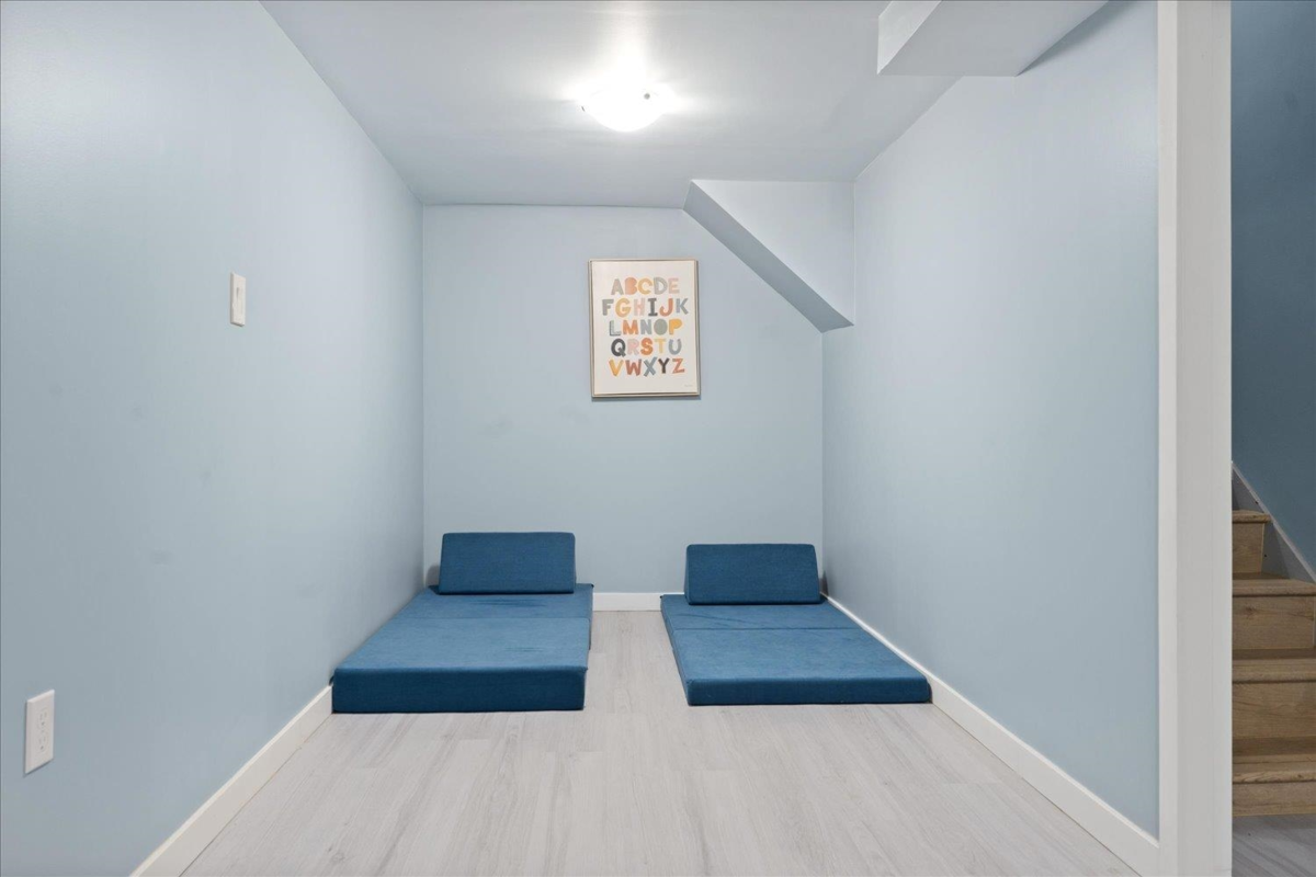 Guest Bathroom Photo of 45415 Barton Avenue, Chilliwack, BC