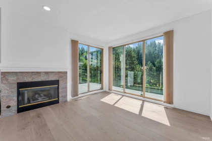 Kitchen Island Photo of 4809 Northwood Place, West Vancouver, BC