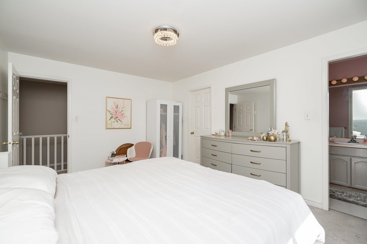 Entry Foyer Photo of 1932 Jacana Avenue, Port Coquitlam, BC