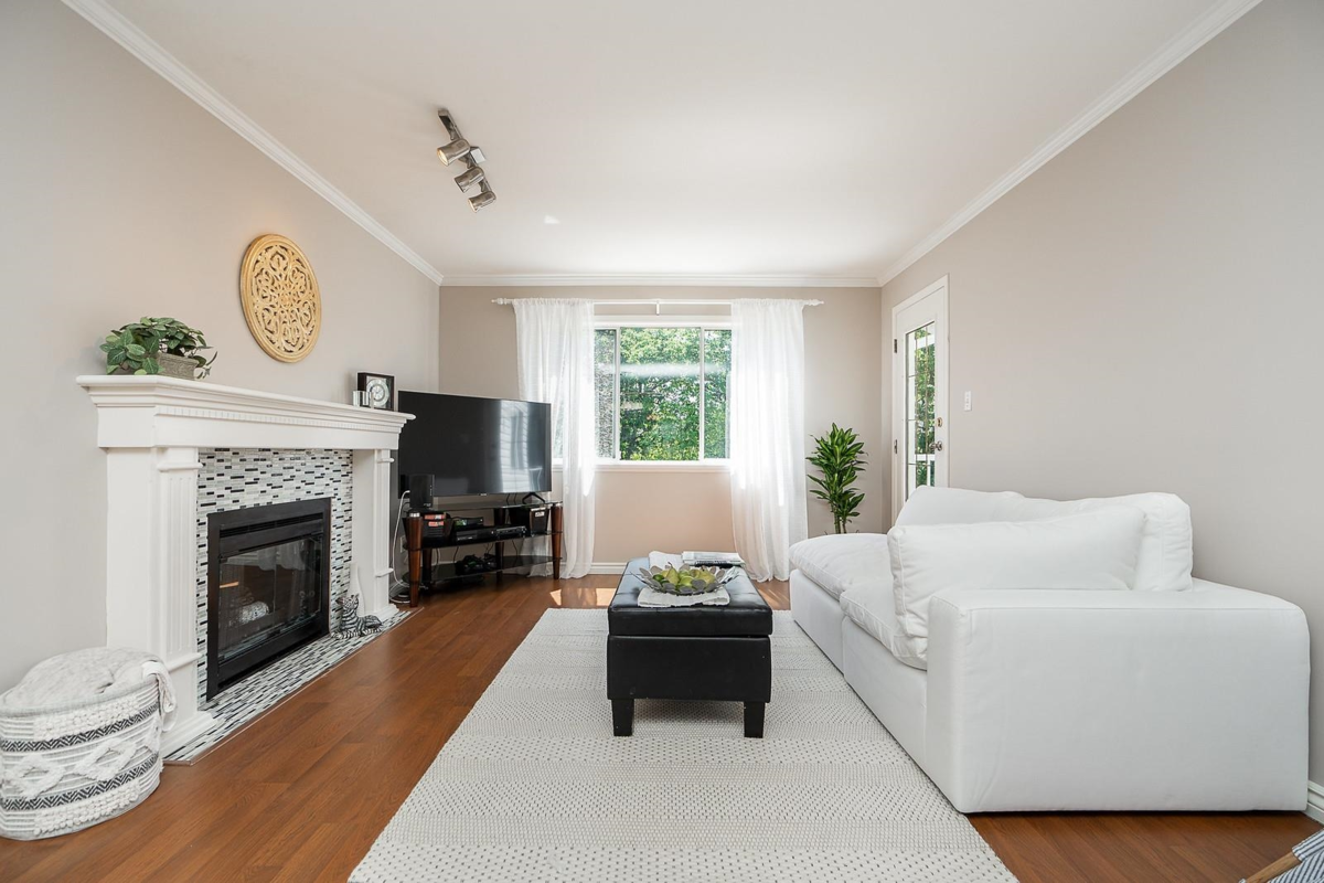 Kitchen Photo of 1932 Jacana Avenue, Port Coquitlam, BC
