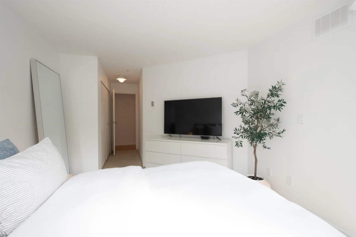 Entry Foyer Photo of 420 3440 W Broadway, Vancouver, BC