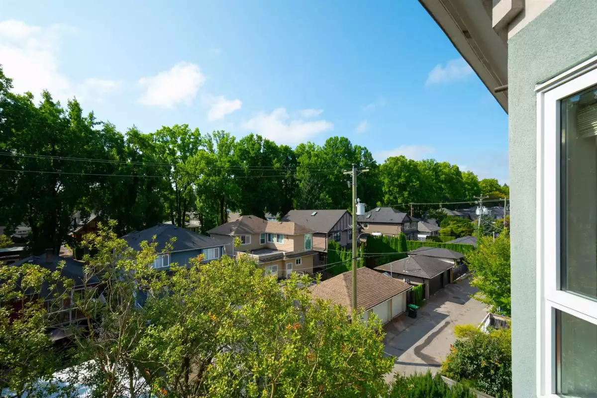 Kitchen Photo of 420 3440 W Broadway, Vancouver, BC