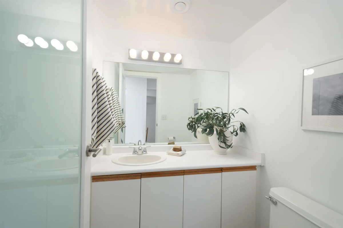 Primary Bathroom Photo of 420 3440 W Broadway, Vancouver, BC