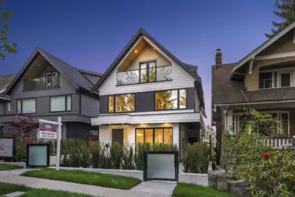 Front Yard Photo of 1 2138 W 48th Avenue, Vancouver, BC
