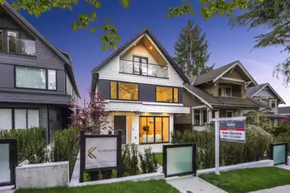 Garden / Landscaping Photo of 1 2138 W 48th Avenue, Vancouver, BC
