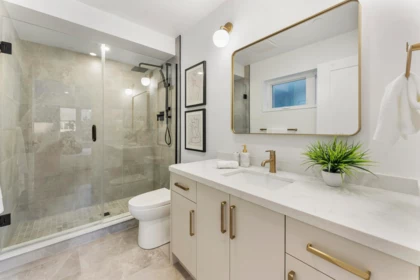 Guest Bathroom Photo of 1 2138 W 48th Avenue, Vancouver, BC