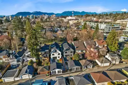 Hot Tub / Spa Photo of 1 2138 W 48th Avenue, Vancouver, BC