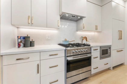 Kitchen Island Photo of 1 2138 W 48th Avenue, Vancouver, BC