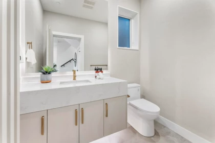 Walk-In Closet Photo of 1 2138 W 48th Avenue, Vancouver, BC