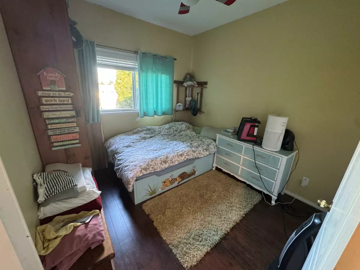 Kitchen Island Photo of 6693 Canada Way, Burnaby, BC
