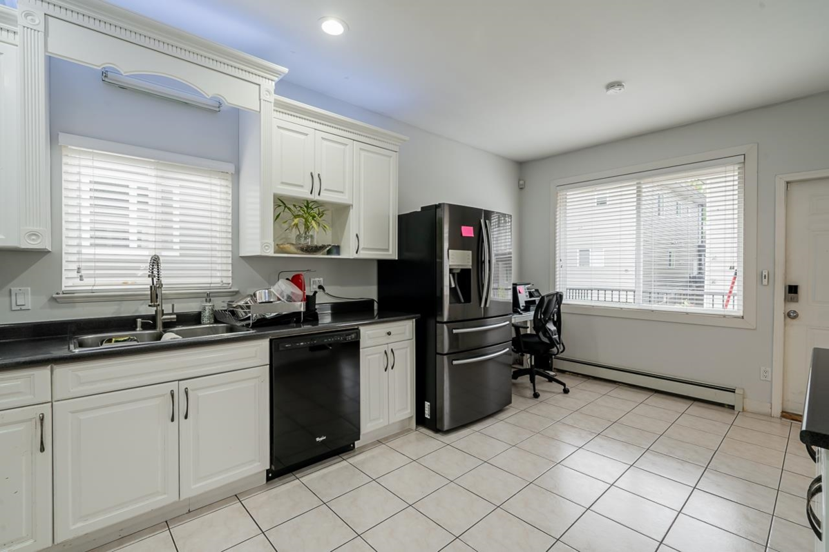 Breakfast Nook Photo of 6255 138 Street, Surrey, BC