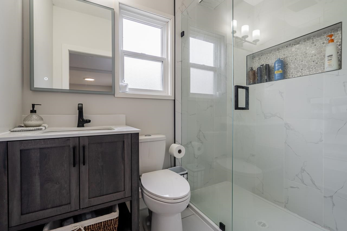 Walk-In Closet Photo of 6255 138 Street, Surrey, BC