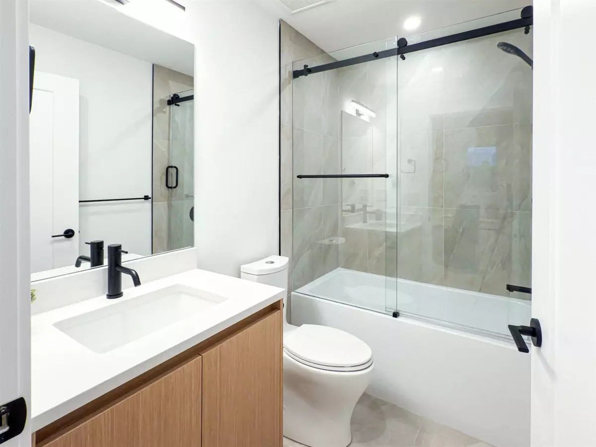 Kitchen Island Photo of 6809 Oak Street, Vancouver, BC