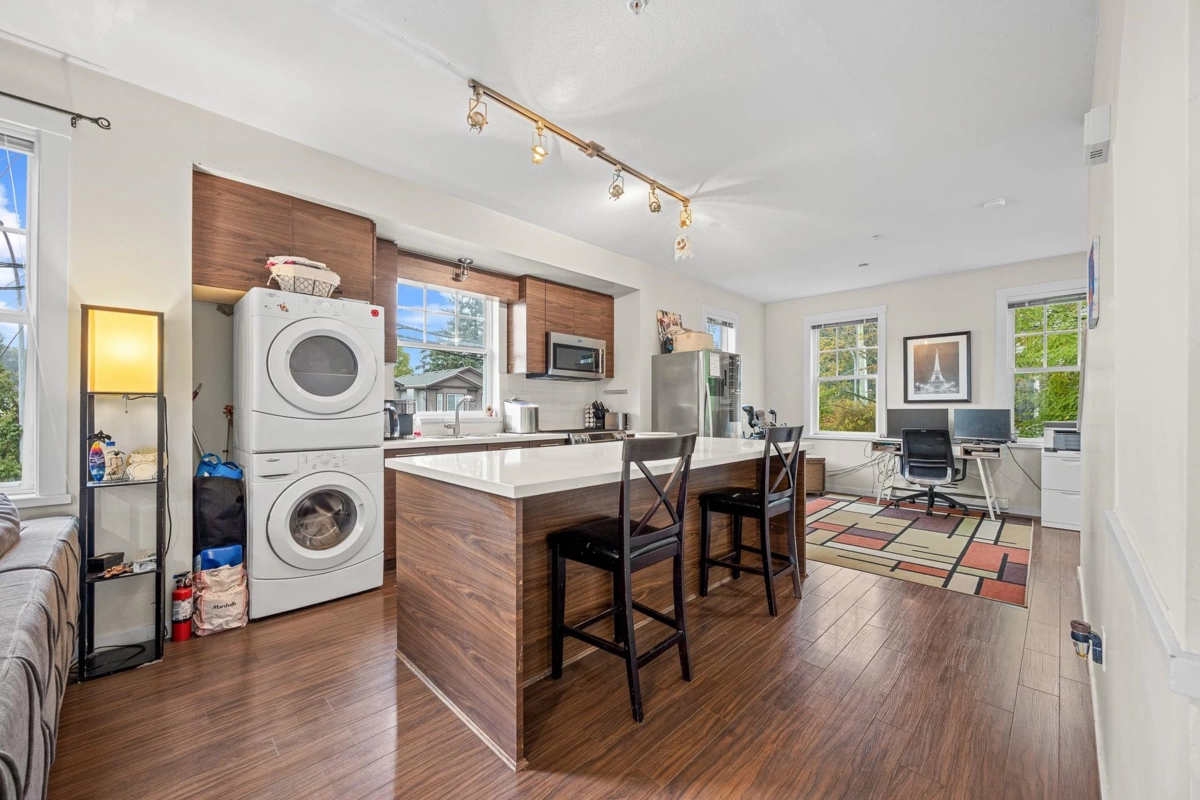 Guest Bathroom Photo of 5 2495 Davies Avenue, Port Coquitlam, BC