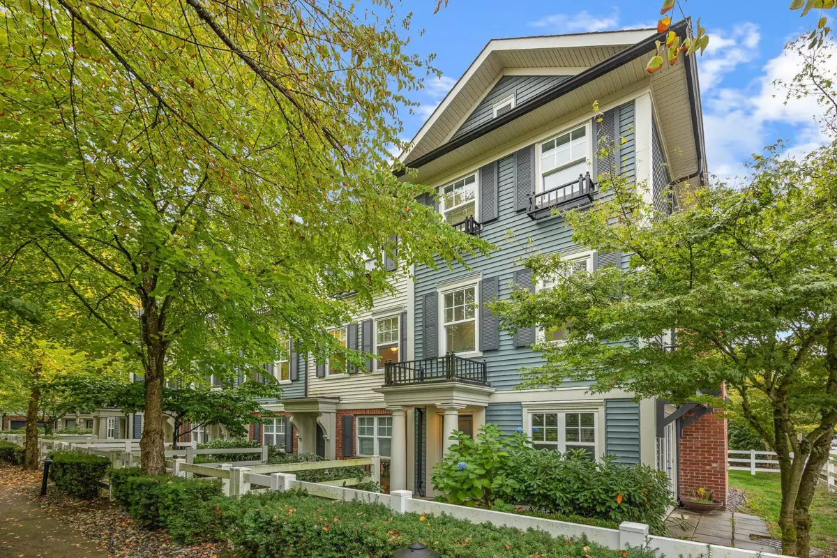Kitchen Island Photo of 5 2495 Davies Avenue, Port Coquitlam, BC