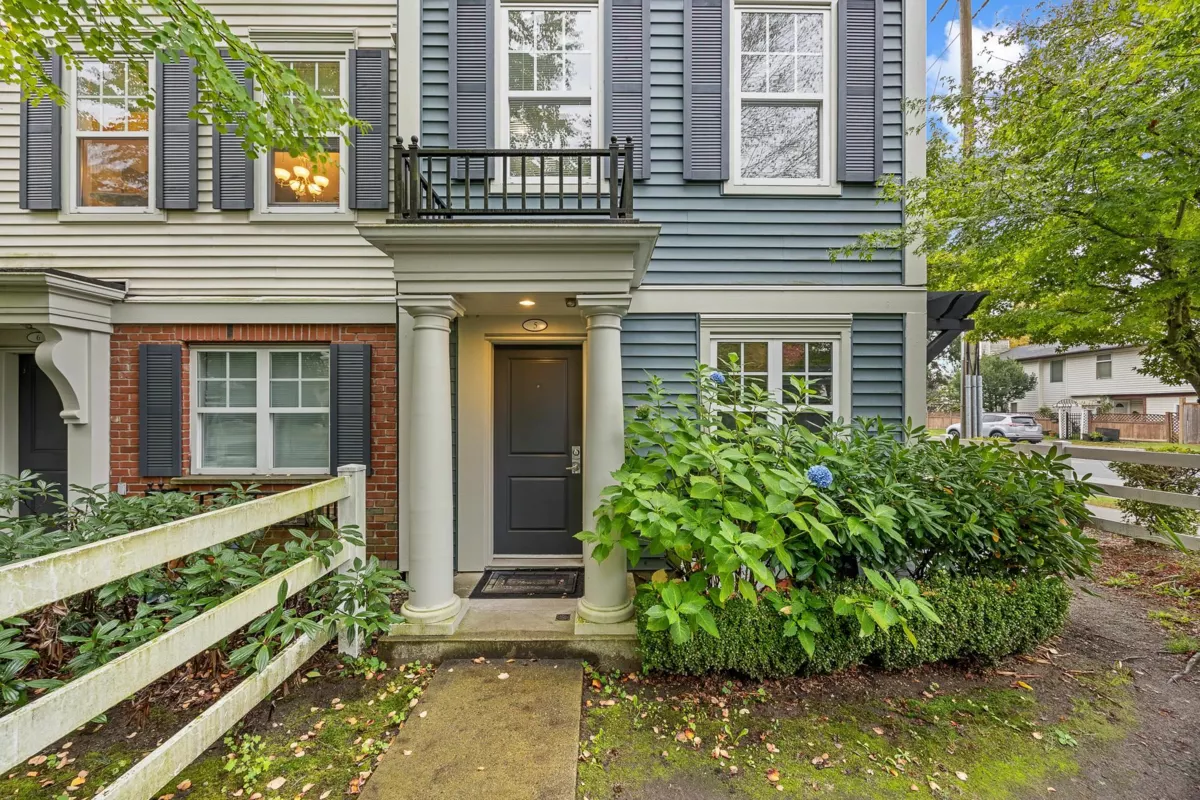 Kitchen Photo of 5 2495 Davies Avenue, Port Coquitlam, BC