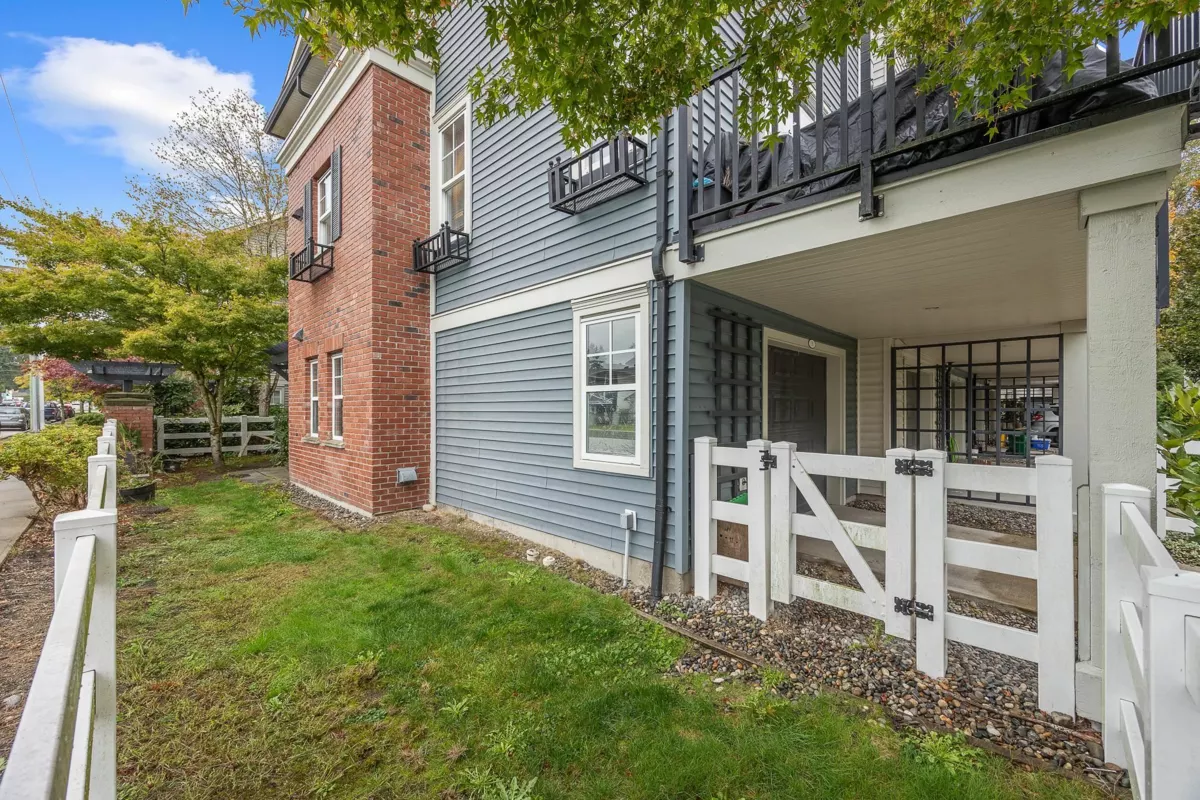 Living Room Photo of 5 2495 Davies Avenue, Port Coquitlam, BC