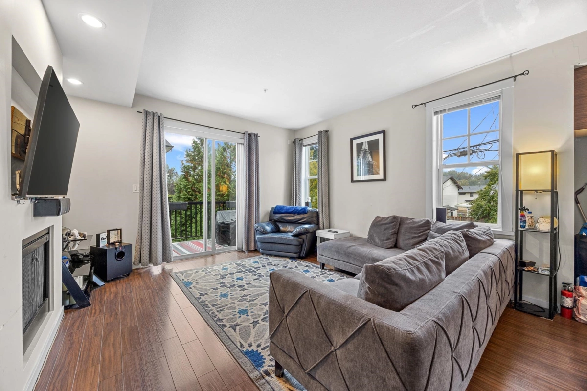 Primary Bathroom Photo of 5 2495 Davies Avenue, Port Coquitlam, BC