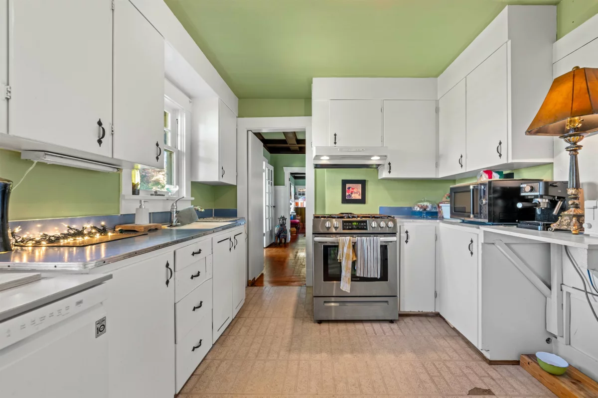 Bedroom 3 Photo of 4523 W 1st Avenue, Vancouver, BC