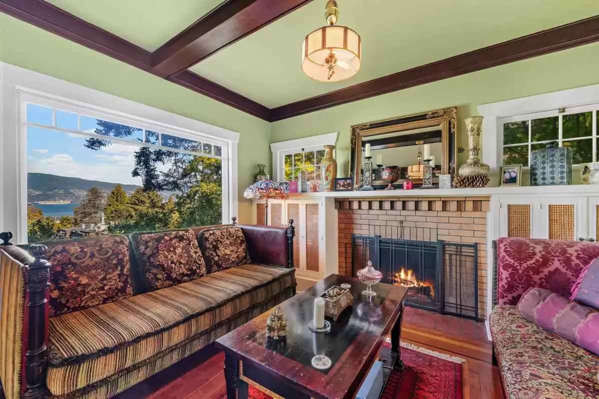 Kitchen Island Photo of 4523 W 1st Avenue, Vancouver, BC