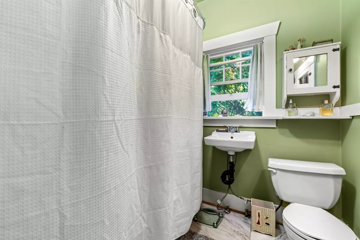 Powder Room Photo of 4523 W 1st Avenue, Vancouver, BC