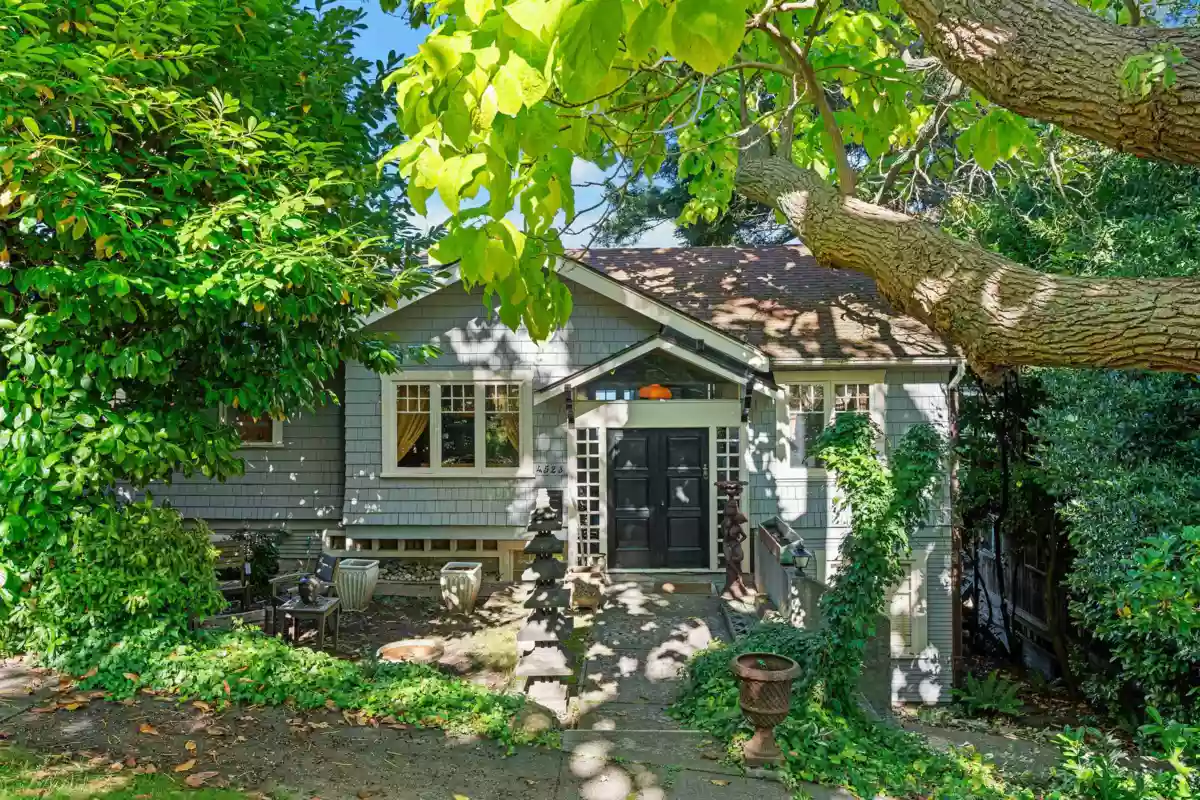 Staircase Photo of 4523 W 1st Avenue, Vancouver, BC