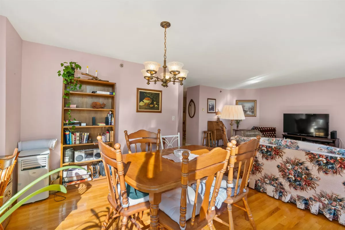 Breakfast Nook Photo of 501 728 Farrow Street, Coquitlam, BC