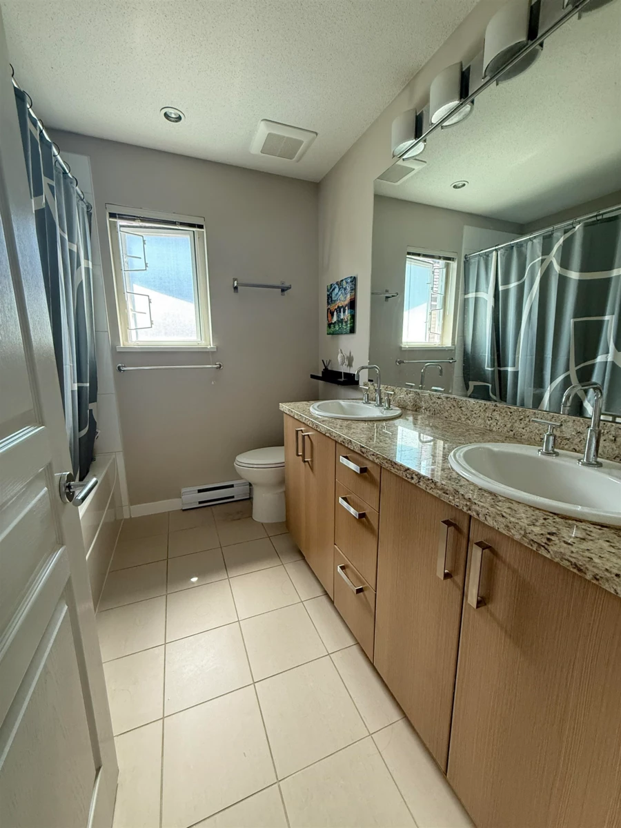 Powder Room Photo of 72 9566 Tomicki Avenue, Richmond, BC