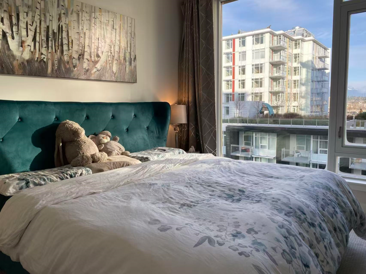 Dining Area Photo of 1005 8688 Hazelbridge Way, Richmond, BC
