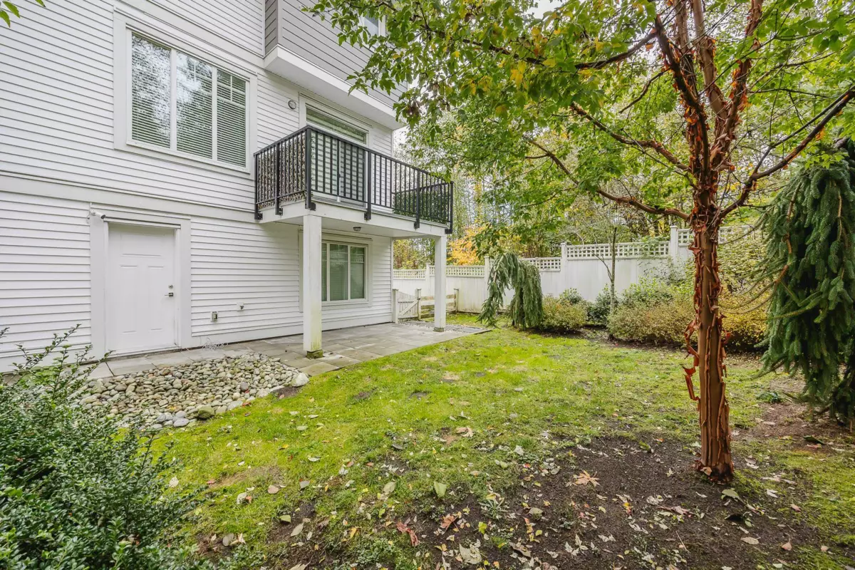 Backyard Photo of 1 19299 64 Avenue, Surrey, BC