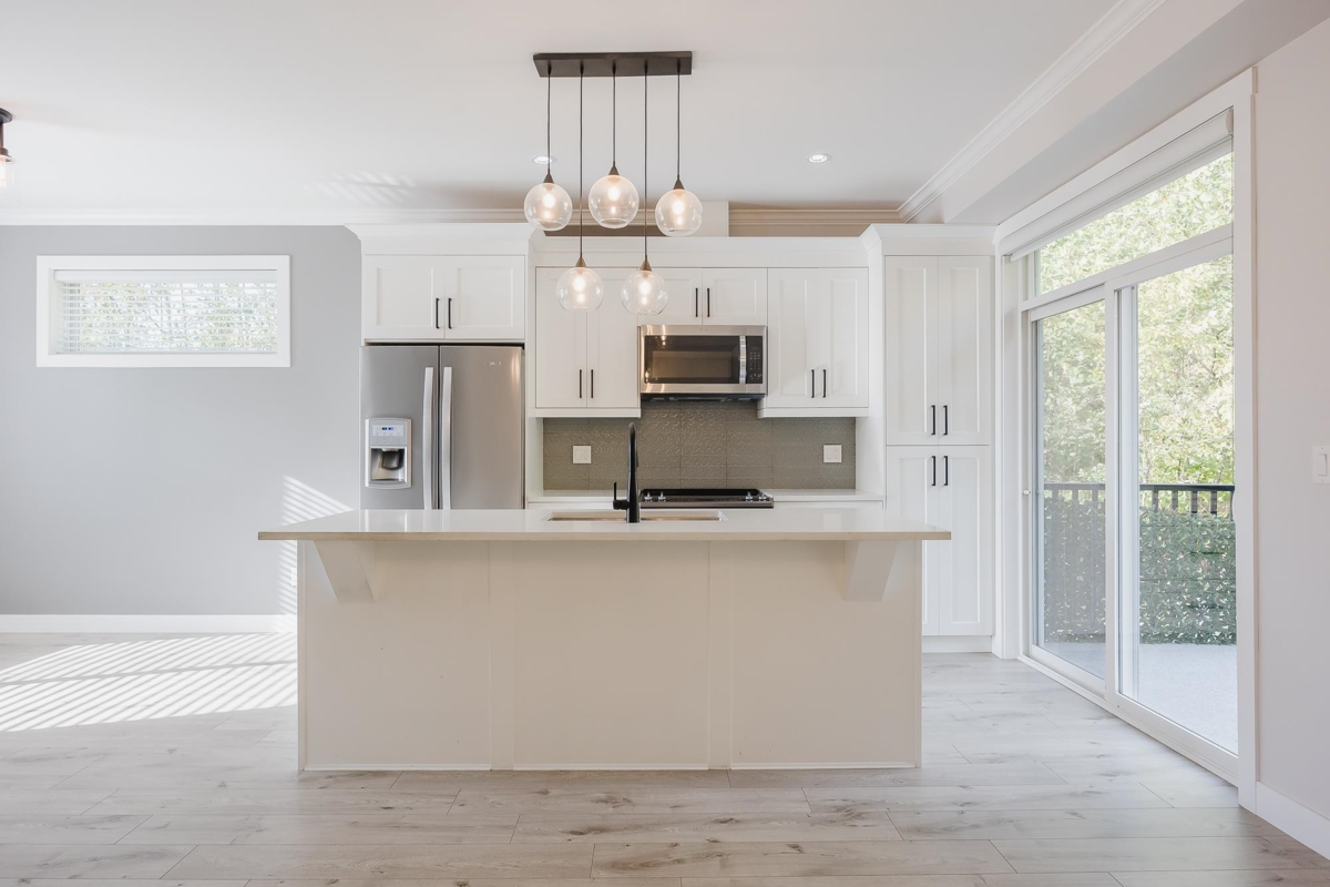 Dining Area Photo of 1 19299 64 Avenue, Surrey, BC