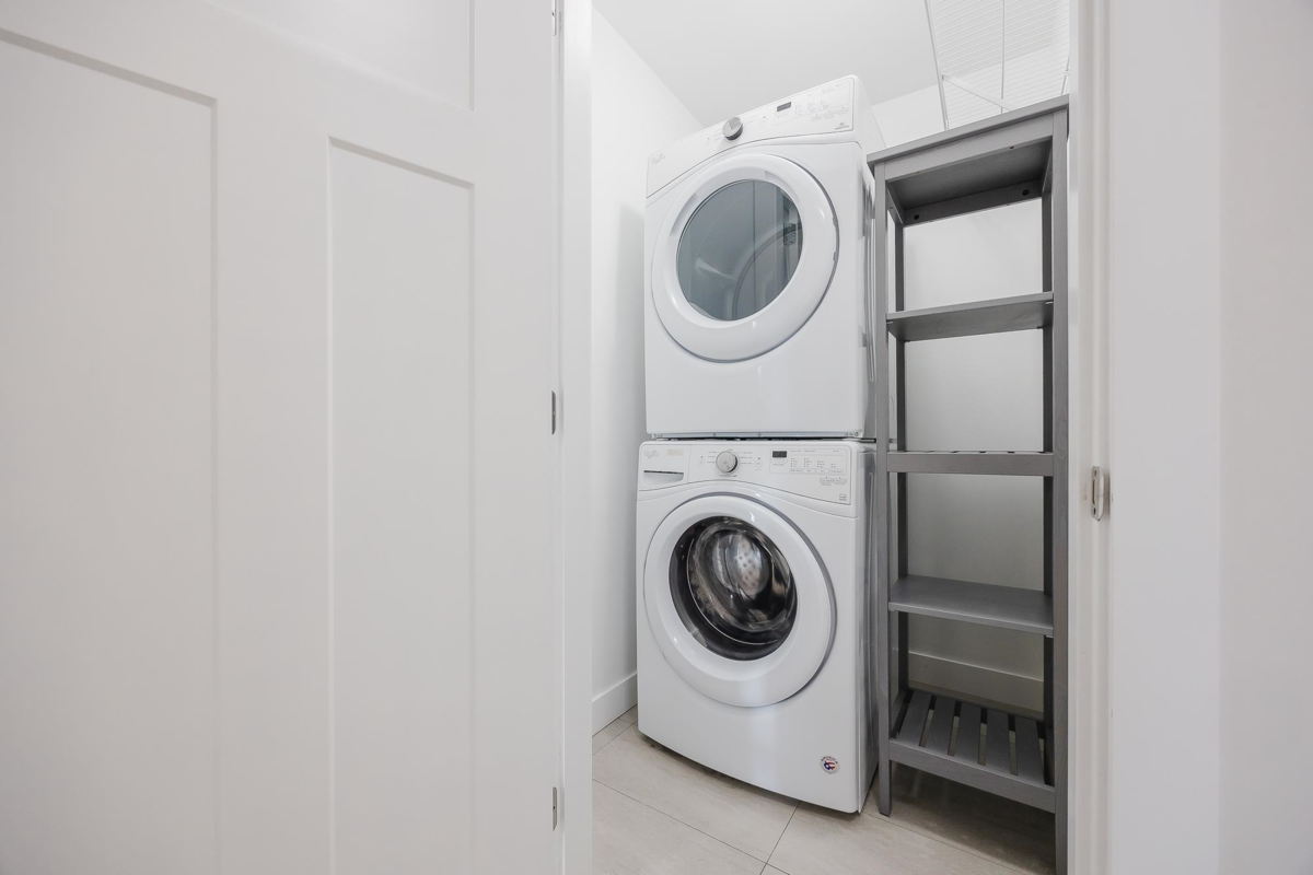 Entry Foyer Photo of 1 19299 64 Avenue, Surrey, BC