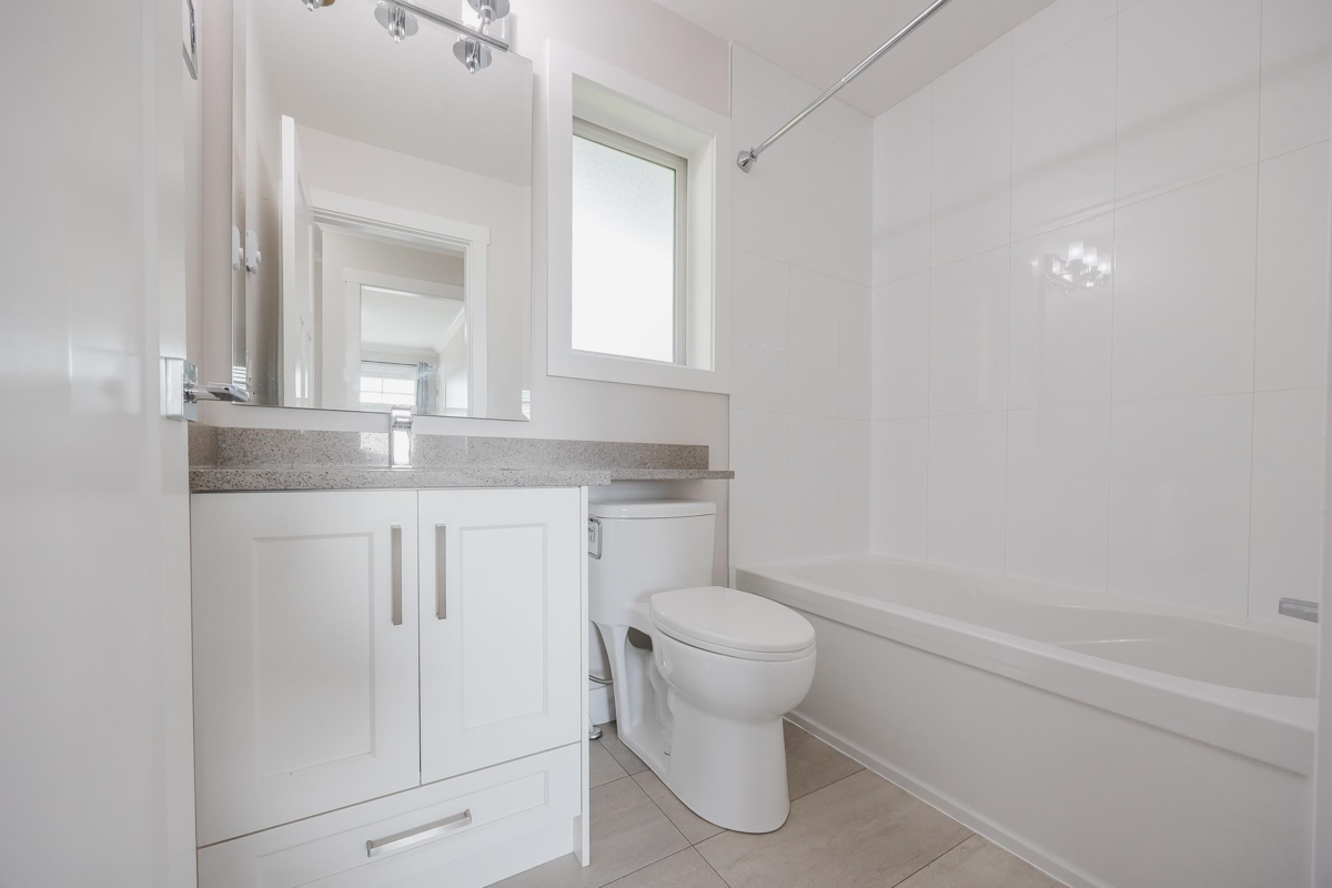 Laundry Room Photo of 1 19299 64 Avenue, Surrey, BC