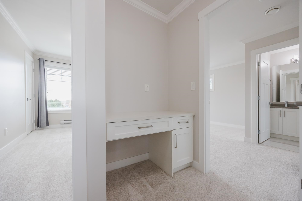 Mudroom Photo of 1 19299 64 Avenue, Surrey, BC