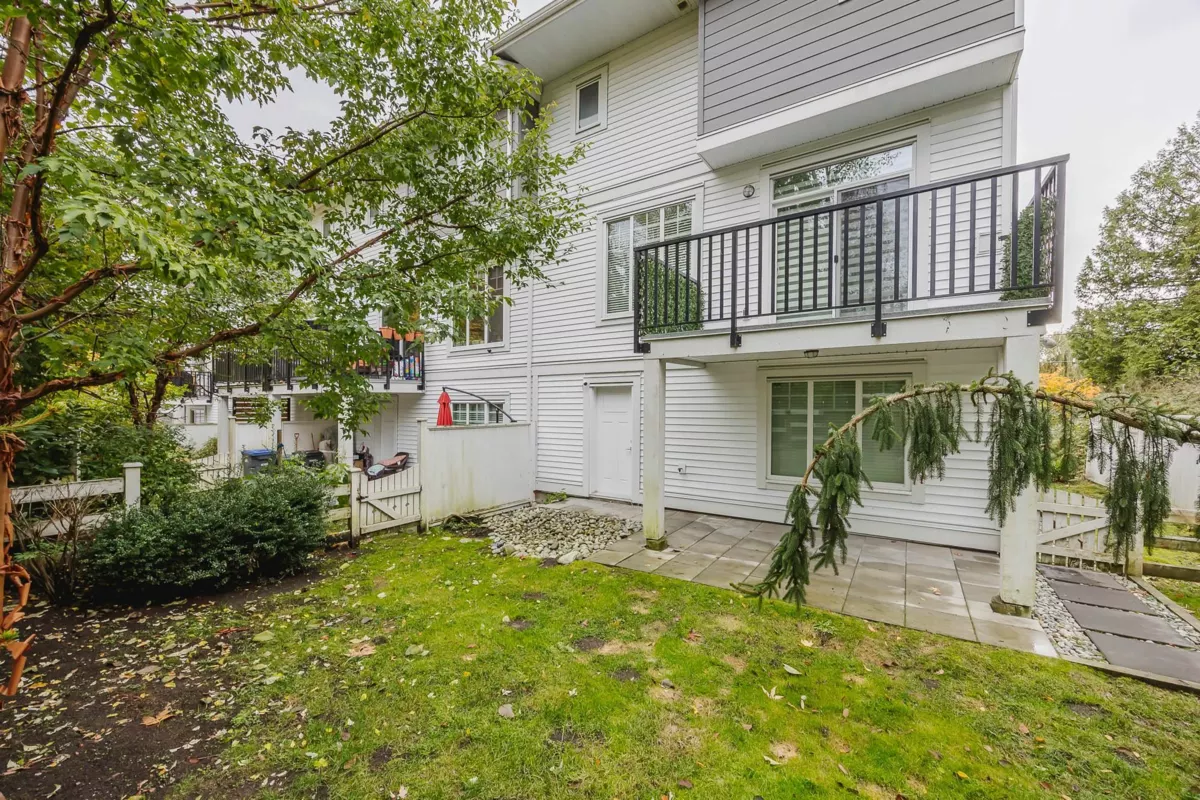 Outdoor Deck Photo of 1 19299 64 Avenue, Surrey, BC