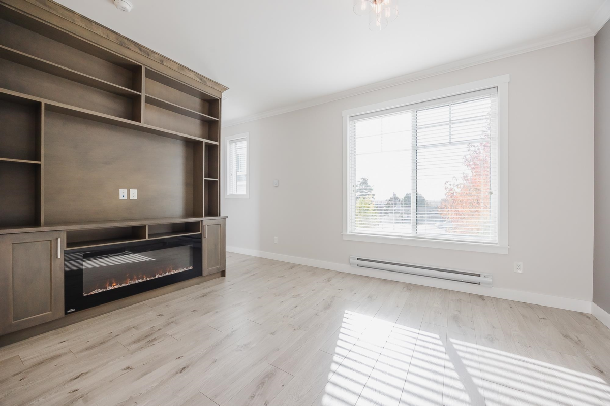 Primary Bathroom Photo of 1 19299 64 Avenue, Surrey, BC