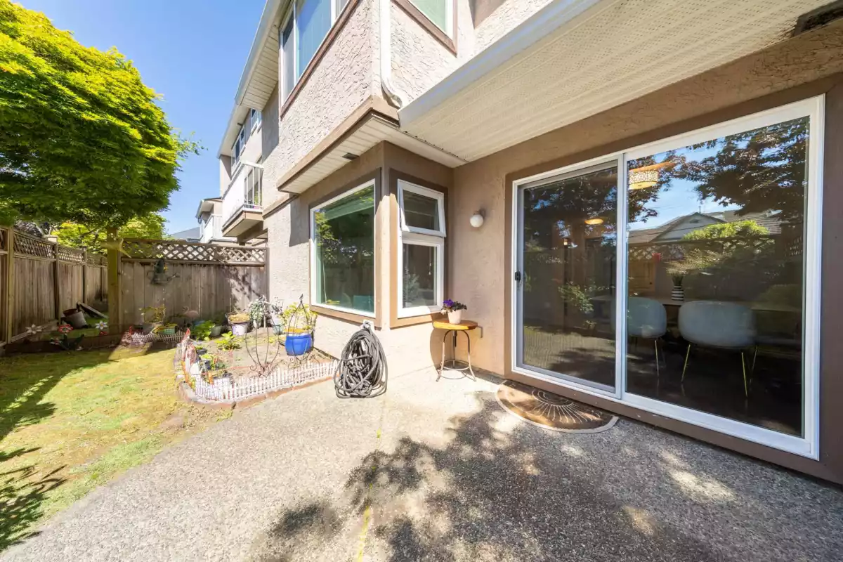 Front Yard Photo of 4 7171 Blundell Road, Richmond, BC