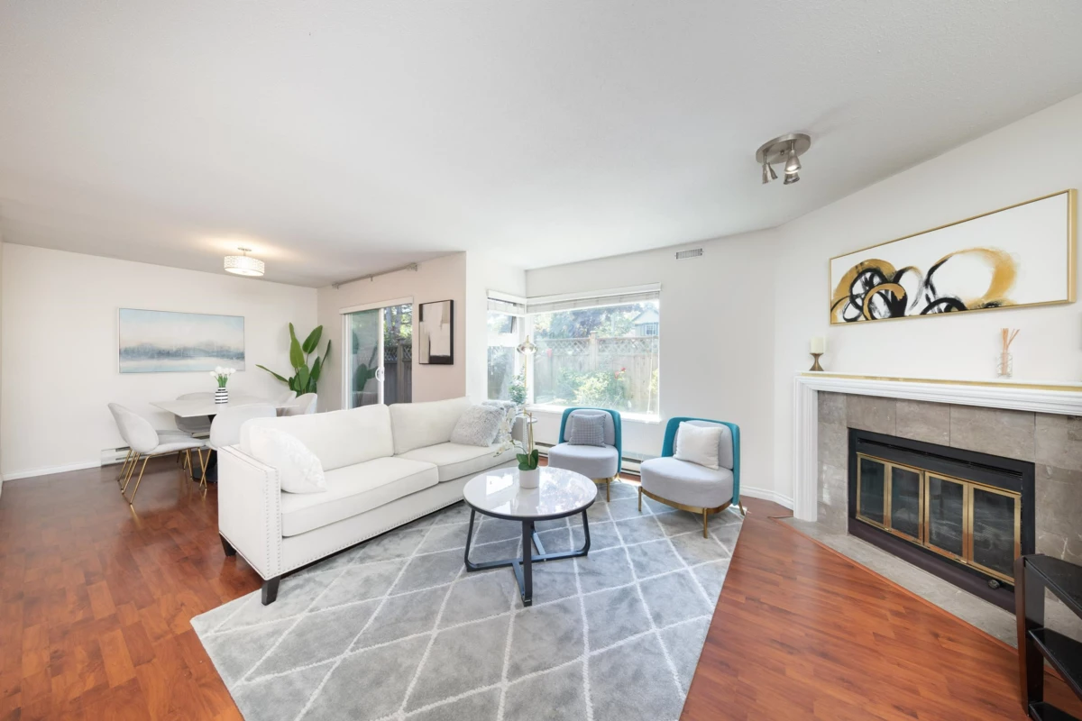 Kitchen Island Photo of 4 7171 Blundell Road, Richmond, BC