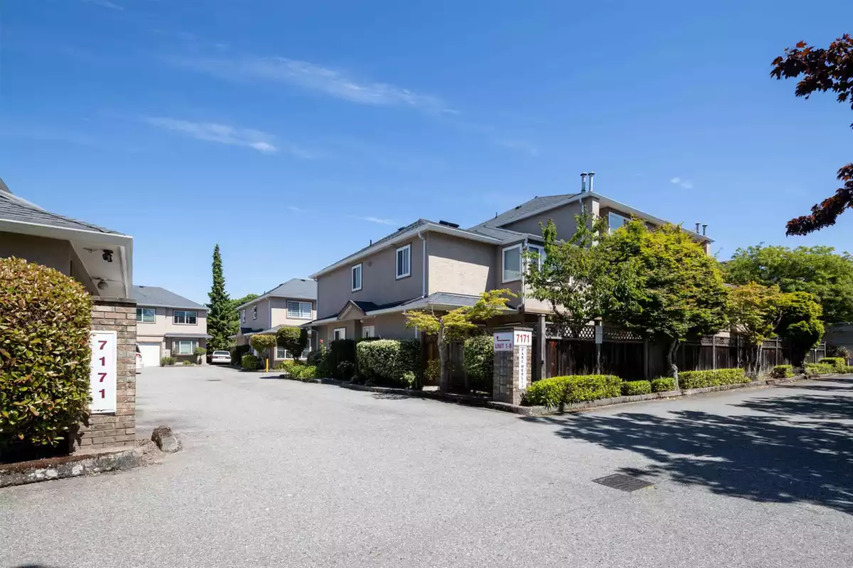 Outdoor Kitchen Photo of 4 7171 Blundell Road, Richmond, BC