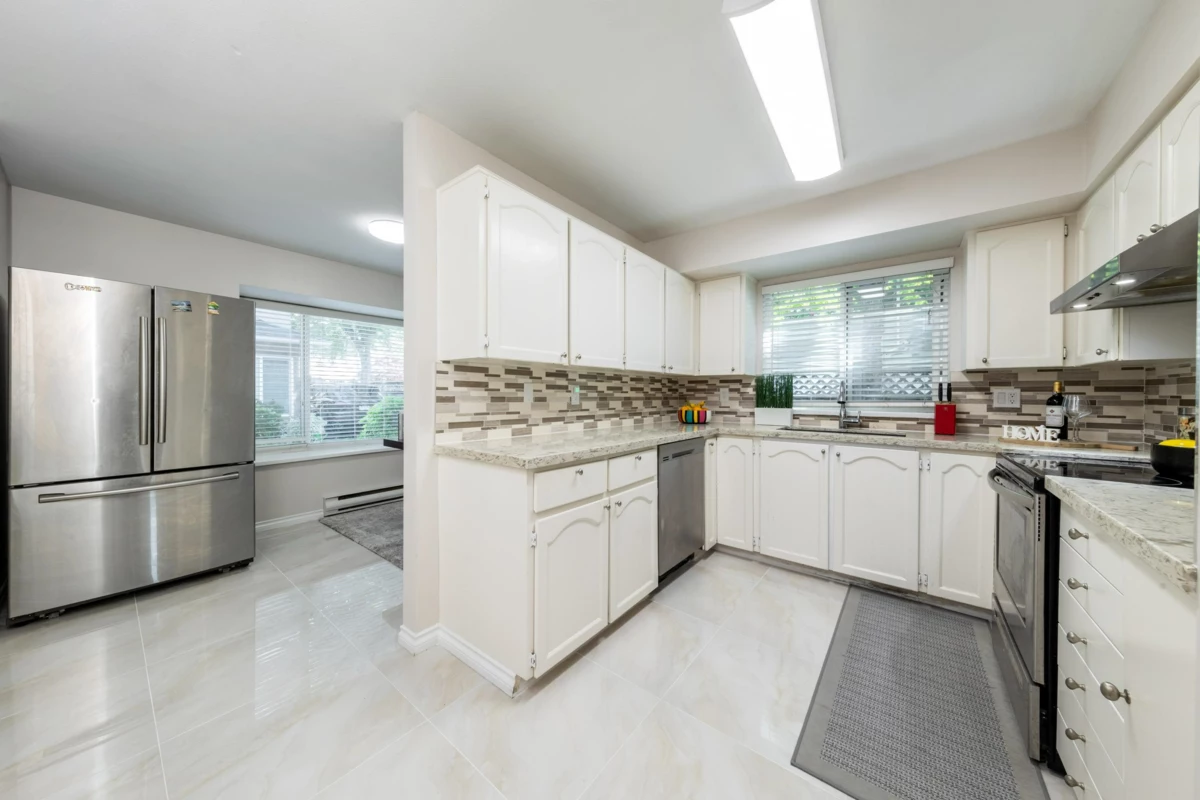 Primary Bathroom Photo of 4 7171 Blundell Road, Richmond, BC