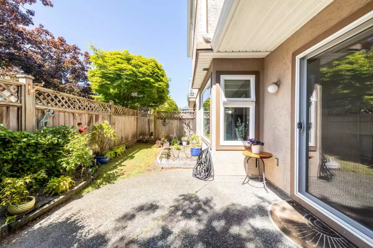 Swimming Pool Photo of 4 7171 Blundell Road, Richmond, BC