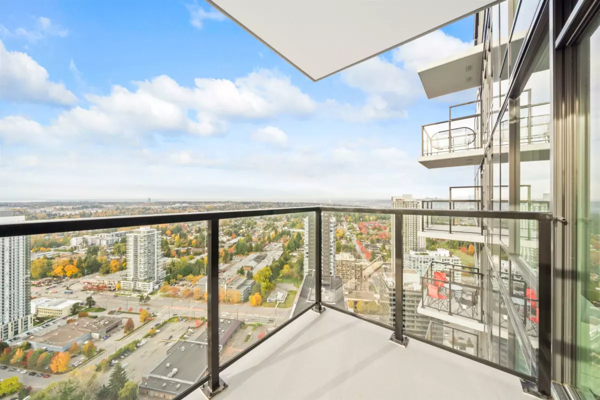 Kitchen Photo of 4208 13745 George Junction, Surrey, BC