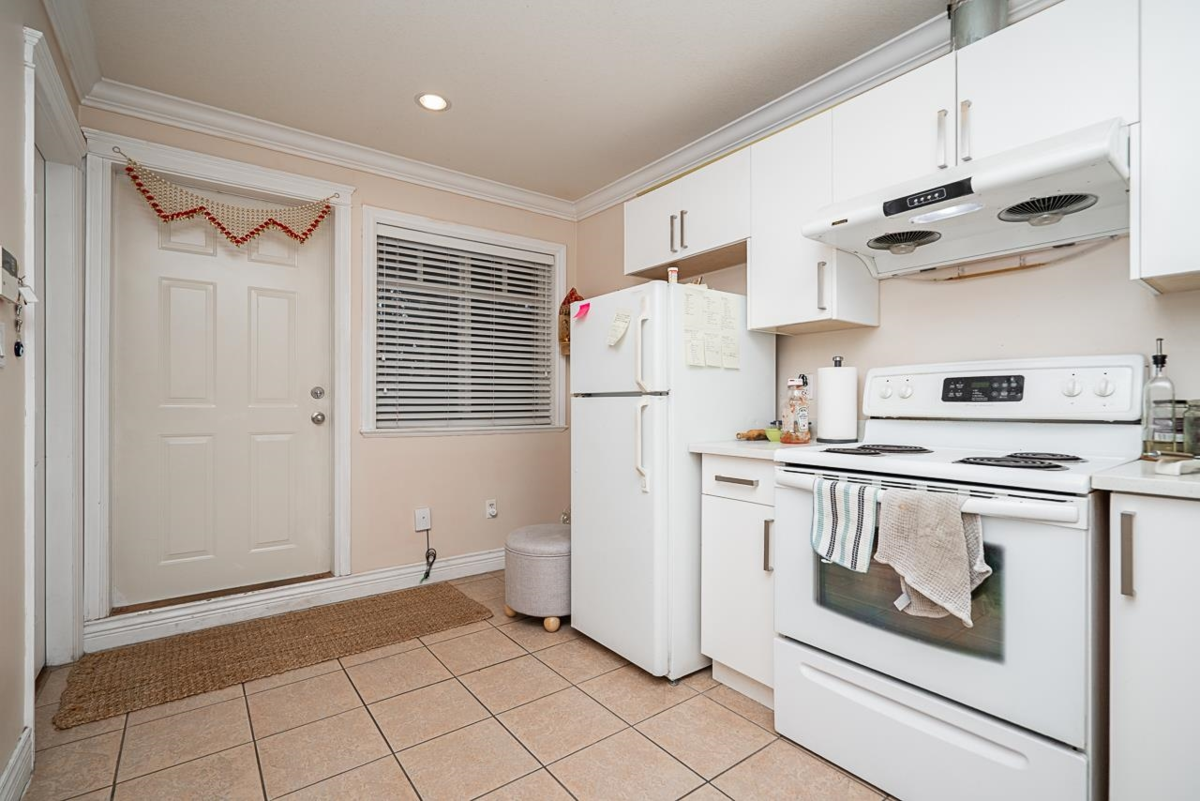 Backyard Photo of 528 Sixteen Street, New Westminster, BC