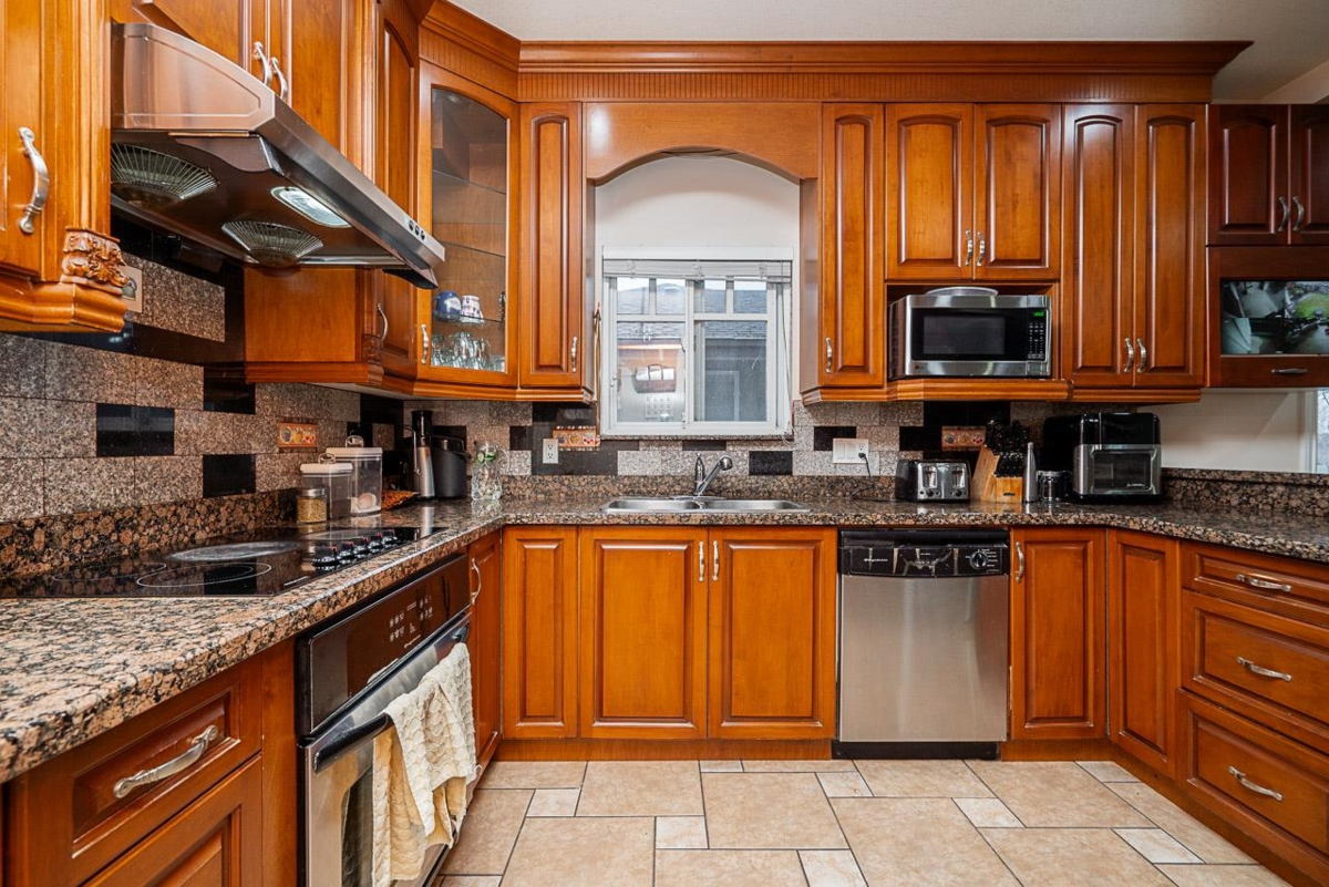 Bedroom 4 Photo of 528 Sixteen Street, New Westminster, BC