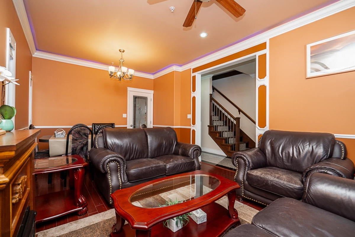 Breakfast Nook Photo of 528 Sixteen Street, New Westminster, BC