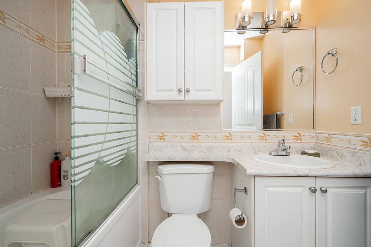 Garage Interior Photo of 528 Sixteen Street, New Westminster, BC