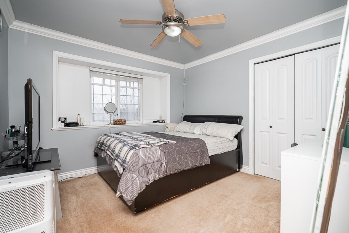 Hallway Photo of 528 Sixteen Street, New Westminster, BC