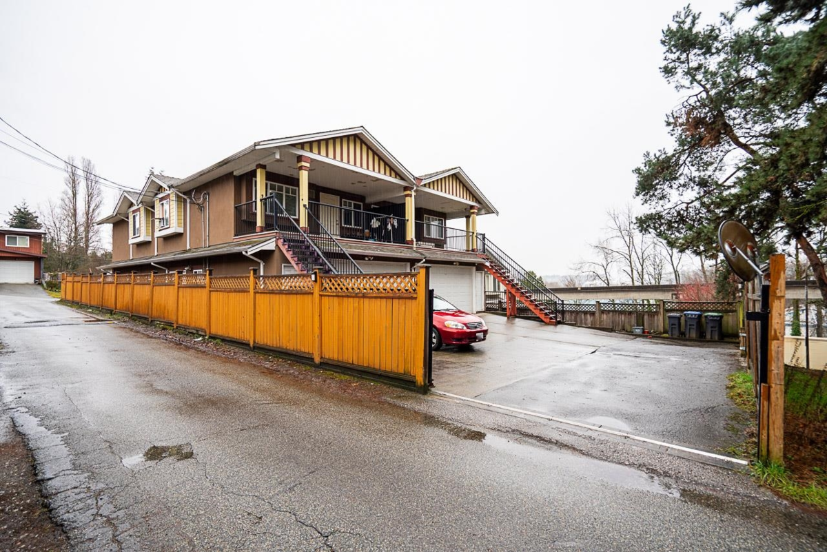 Neighborhood Park Photo Near 528 Sixteen Street, New Westminster, BC