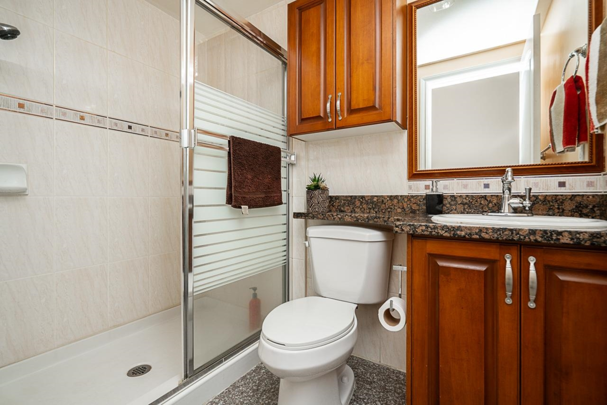 Office / Den Photo of 528 Sixteen Street, New Westminster, BC