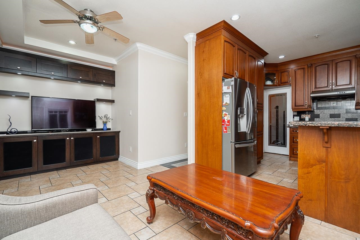 Primary Bathroom Photo of 528 Sixteen Street, New Westminster, BC